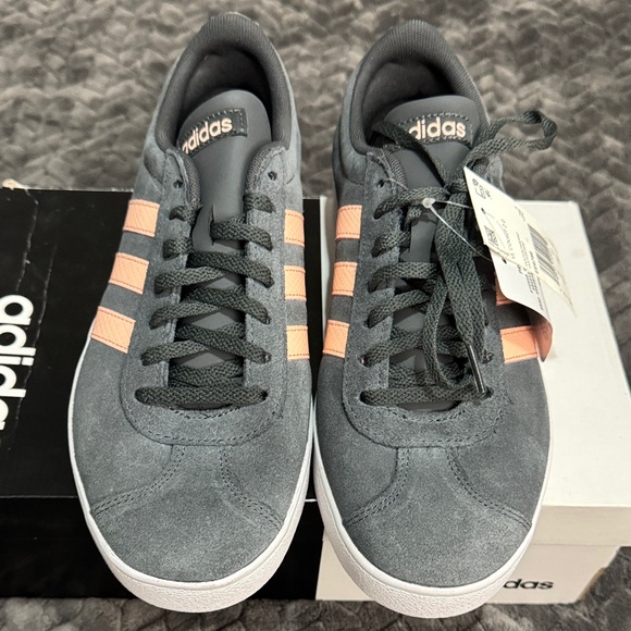 Adidas Women's Gray and Pink Sneakers Size 9.5 - Picture 2 of 6